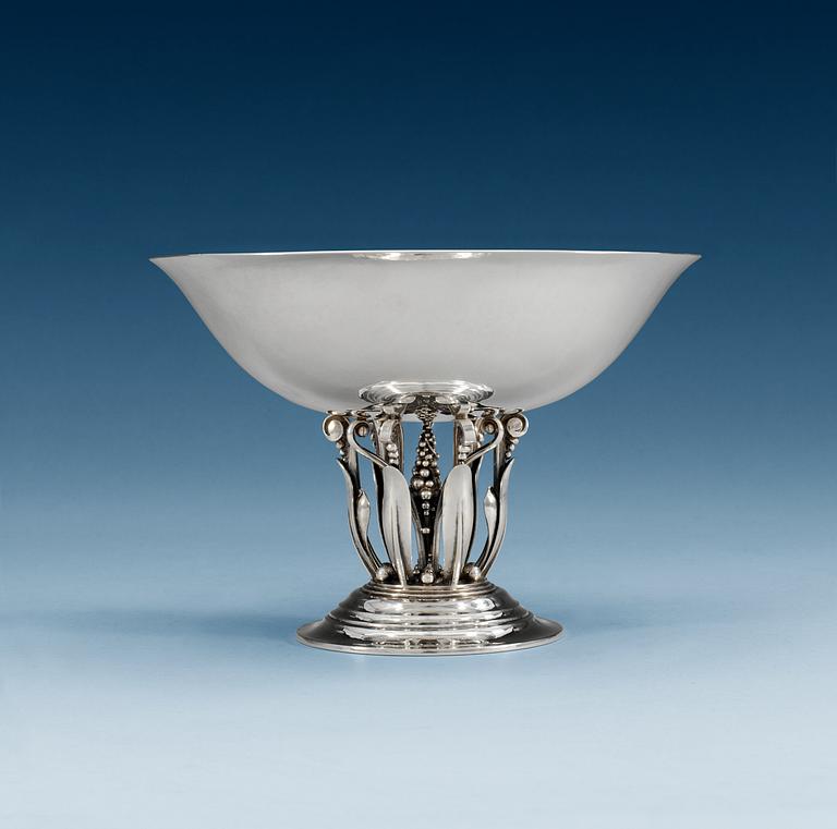 JOHAN ROHDE 
för Firma Georg Jensen, skål på fot, sterling. Köpenhamn 1919.