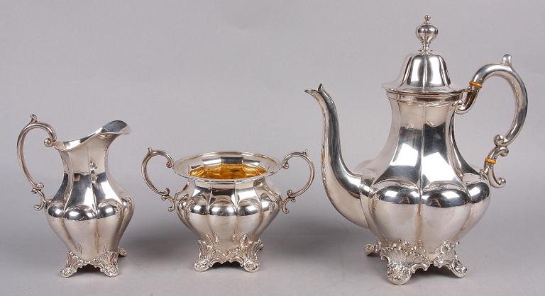 KAFFESERVIS, 3 delar, silver, nyrokokostil, CG Hallberg, Stockholm 1935.