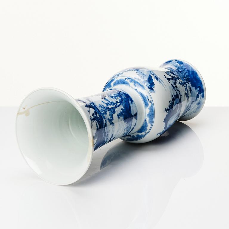 A Chinese blue and white 'Yen-Yen' vase, Qing dynasty, Kangxi (1662-1722).