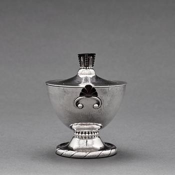 Georg Jensen, a 4 pieces coffee and tea service, Copenhagen 1915-19, 830/1000 silver. Design nr 88.