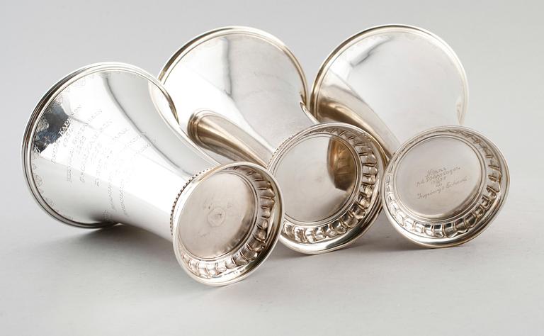 BÄGARE, 3 st, silver, svenska stämplar, 1900-tal. Vikt ca 952 gram.
