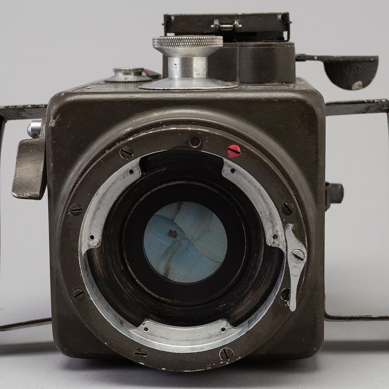 A Swedish Army Air Force Aircraft model HK 7 Camera (Hasselblad) with Case used at Södermanland's aerodrome, early 1940s.