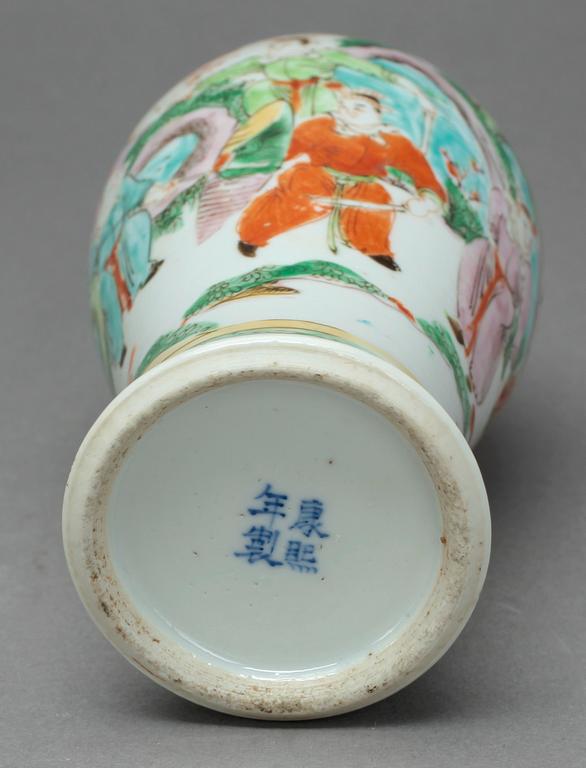 VAS, porslin, Kina 1800/1900-tal.