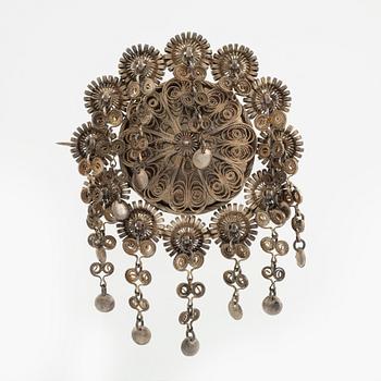 Dräktsmycke/brosch, silver, filigranarbete, Norge.