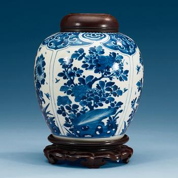 1700. A blue and white jar, Qing dynasty, Kangxi (1662-1722).