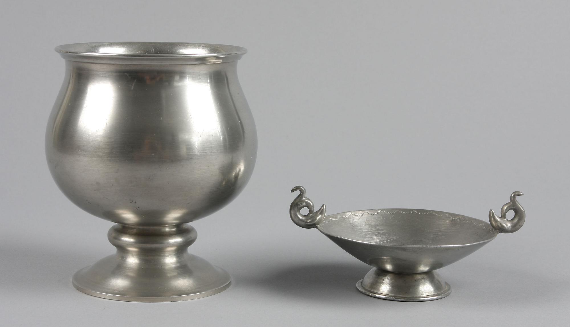 SKÅLFAT OCH POKAL, tenn, Firma Svenskt Tenn, Stockholm 1920-30-tal.