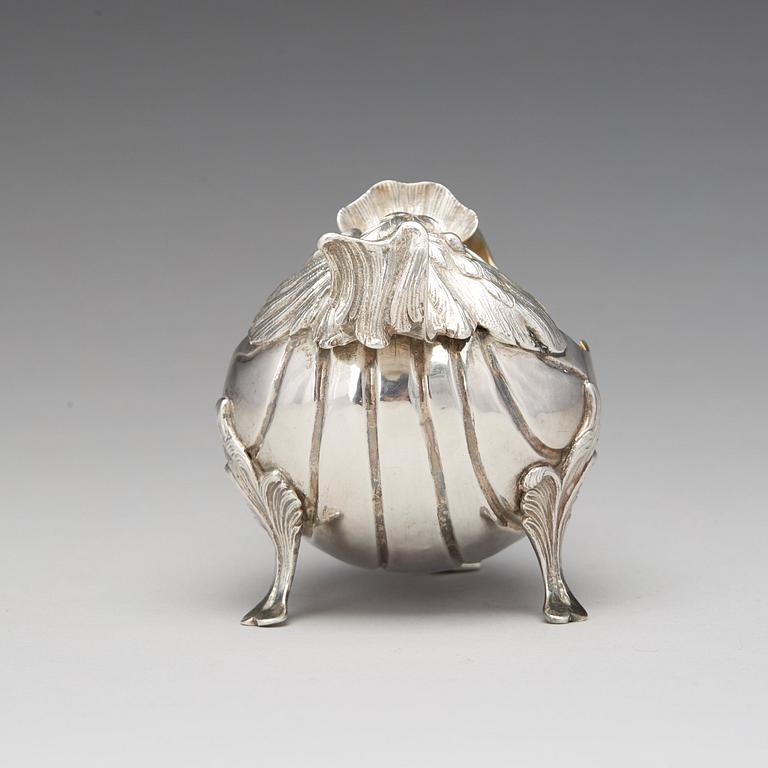 Isak Sauer, gräddsnäcka, silver, Stockholm 1766. Rokoko.