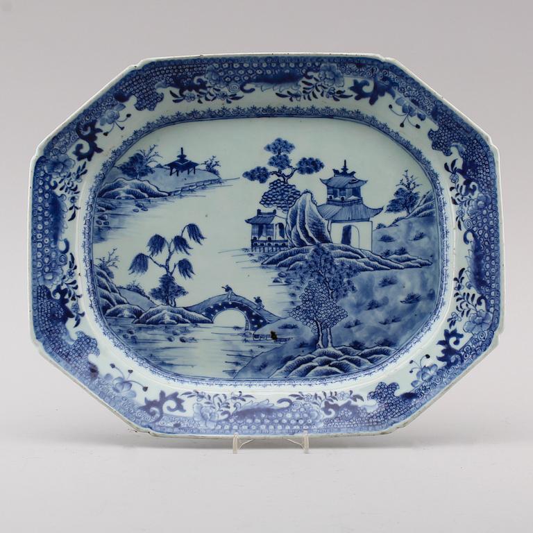 STEKFAT, porslin, Kina, Qianlong 1736-1795.