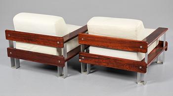 FÅTÖLJER SAMT FOTPALLAR, ett par, omkring 1970.