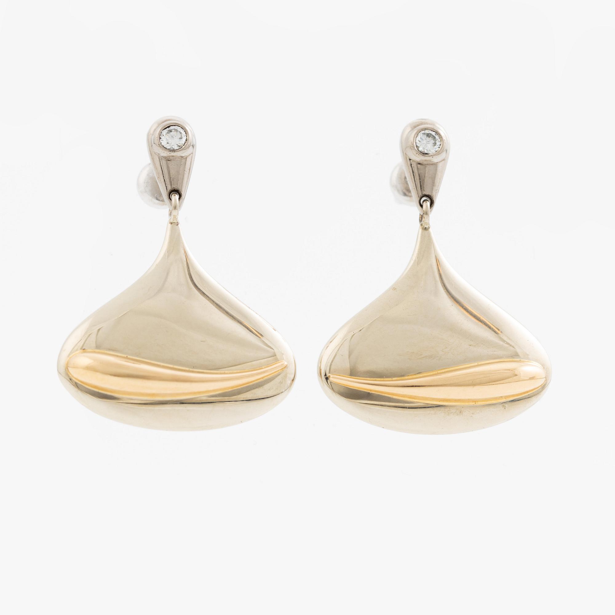 Lapponia, a pair of earrings in 18K white gold and gold set with round brilliant-cut diamonds, Finland 1974.