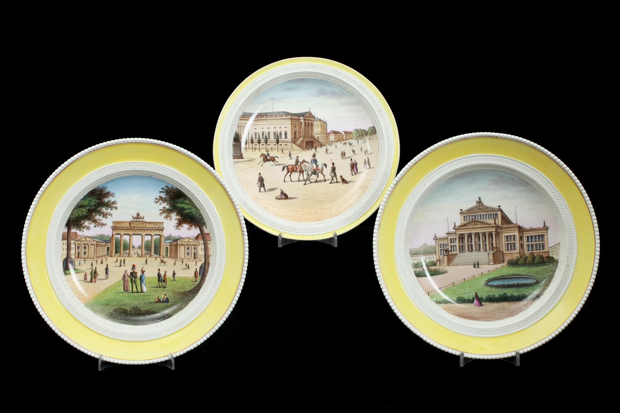 TALLRIKAR, 3 st, porslin. Berlin, 1800-tal.