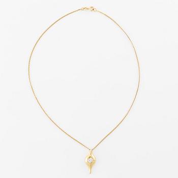 Pendant in 18K gold with a round brilliant-cut diamond.