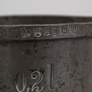 A set of seven tin items, 1800s.