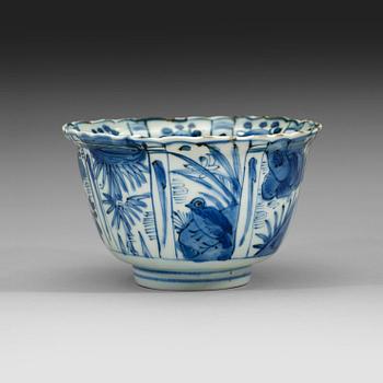 378. A blue and white bowl, Ming dynasty, Wanli (1572-1620).