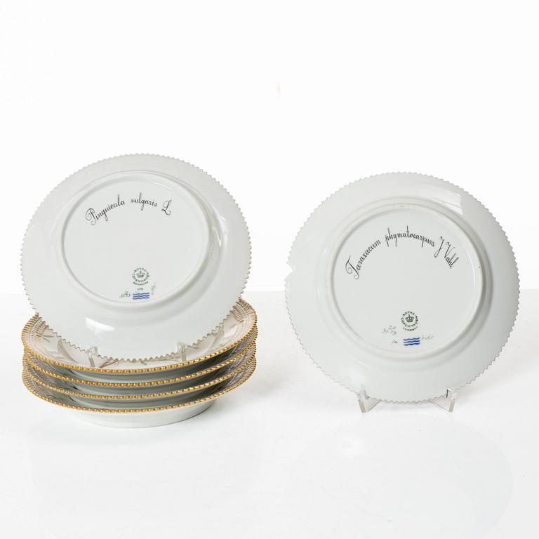 A set of five (+1) Royal Copenhagen 'Flora Danica' dishes, Denmark, 20th century.