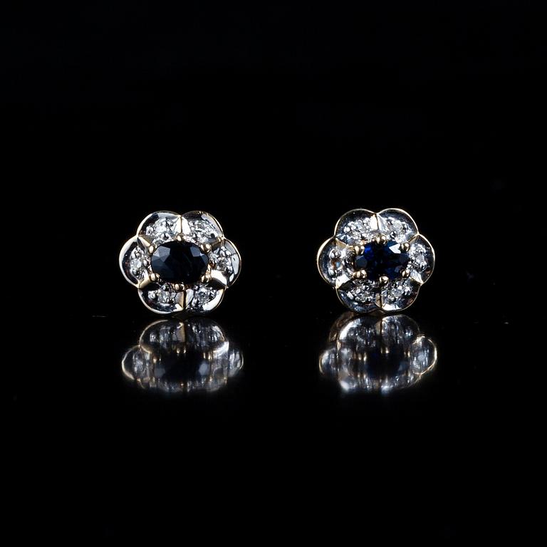 ÖRHÄNGEN, guld 14K med safir och briljantslipade diamanter. Vikt 1,4 g.