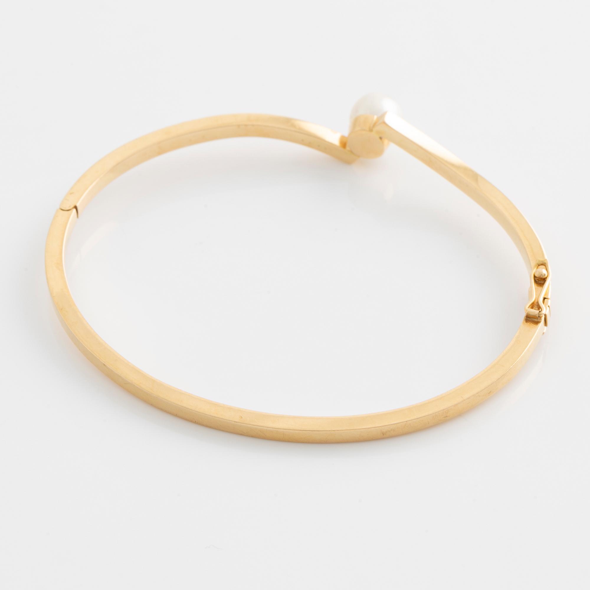 Bracelet 18K gold with a cultured pearl, Stigbert.