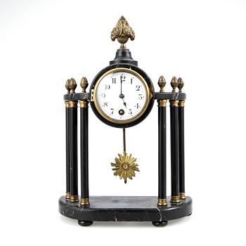 BORDSPENDYL, empirestil, 1900-talets början.