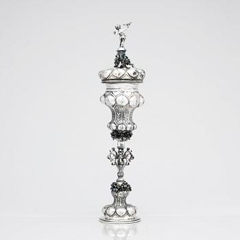 Druvpokal med lock, silver, sannolikt Österrike/Hammerstadt 1700-tal. Barock.