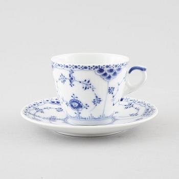 A porcelain coffee set of 29 pcs, 'Musselmalet', Royal Copenhagen, Denmark, first half of the 20th century.
