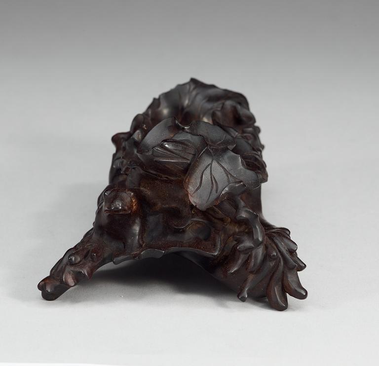 A carved wooden brushwasher, late Qing dynasty.