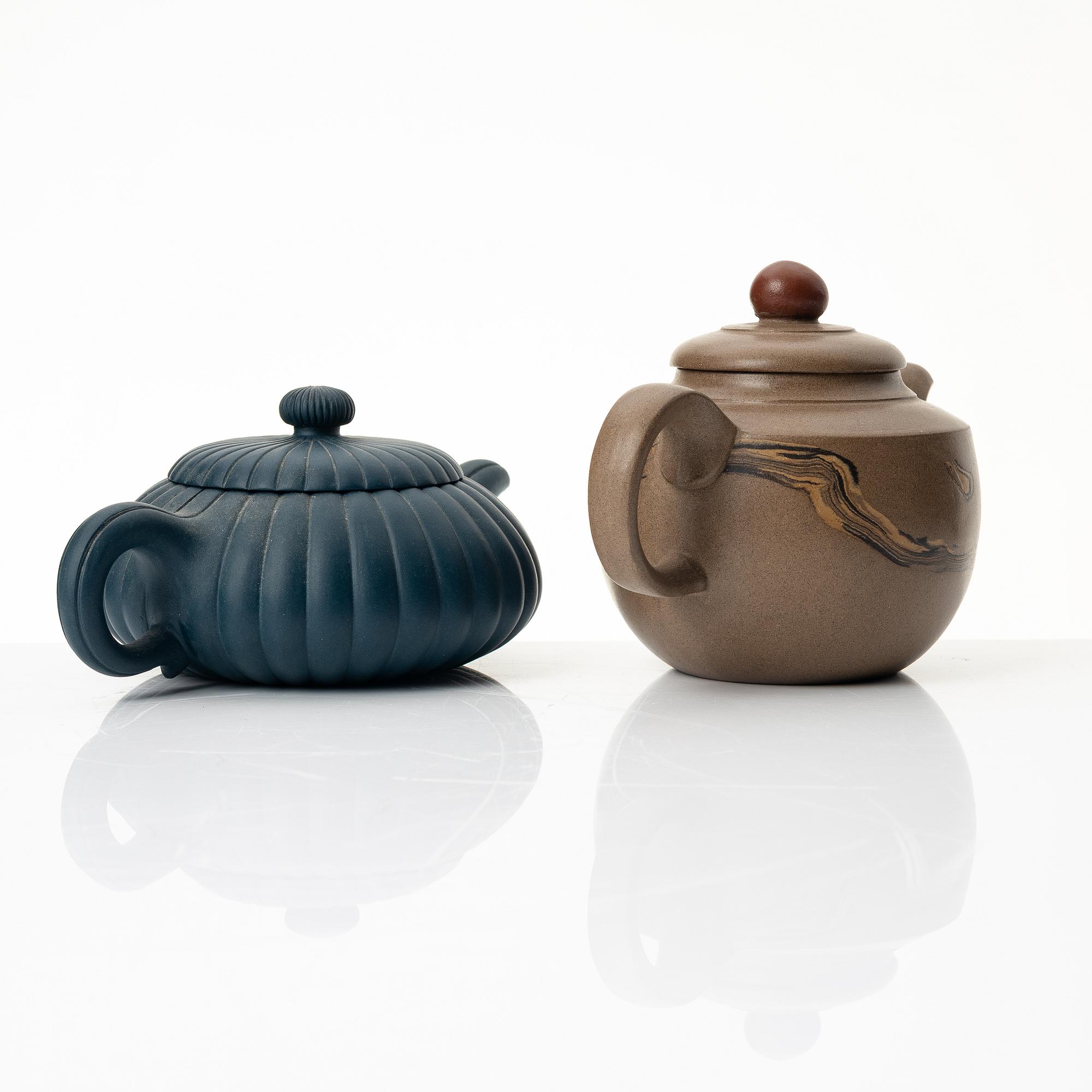 Two Chinese yixing teapots attributed to Gao Jianfang (b. 1956), China 1980s.