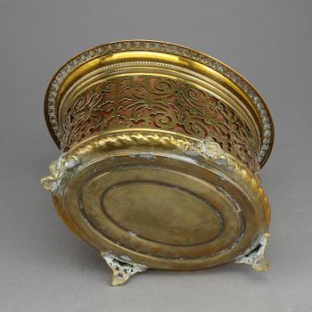 YTTERFODER, mässing, nyrenässans, omkring 1900.