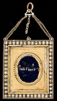 HÄNGE/RAM, 14k guld, pärlor och emalj. 1800-talet andra hälft. Total vikt 28 gr.