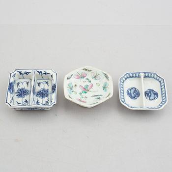 Four pieces of Chinese porcelain, late Qingdynasty, around 1900.