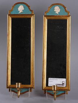SPEGELLAMPETTER, ett par, gustaviansk stil, 1900-tal.
