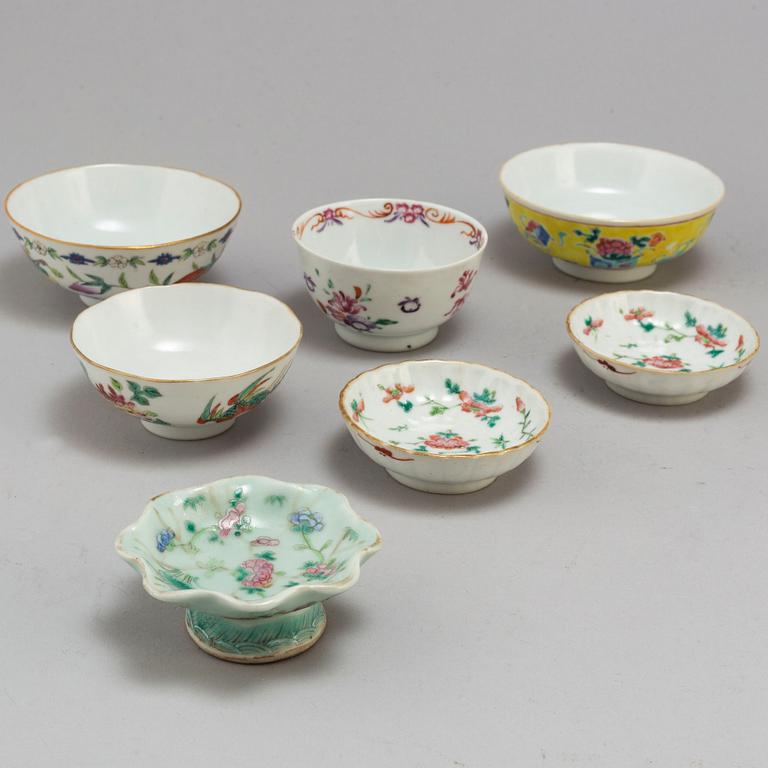 11 famille rose porcelain objects, Qing dynasty, 18th century and later.