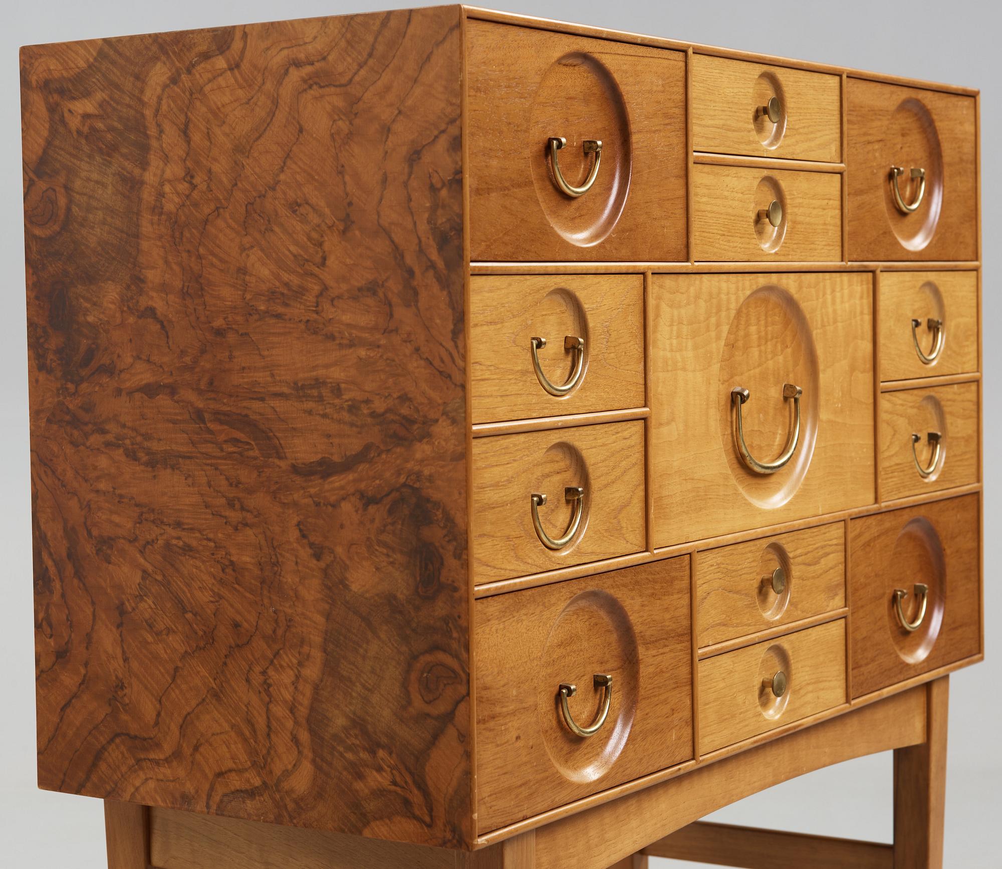 JOSEF FRANK, skåp, Firma Svenskt Tenn, 1965, modell 2237.