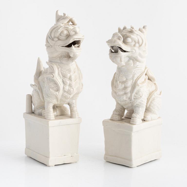 A pair of Chinese porcelain Qilins/ censers, 20th century.