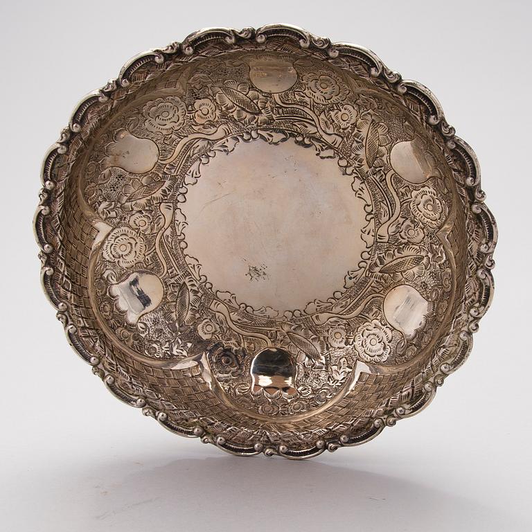 A silver bowl from the first half of the 20th Century.