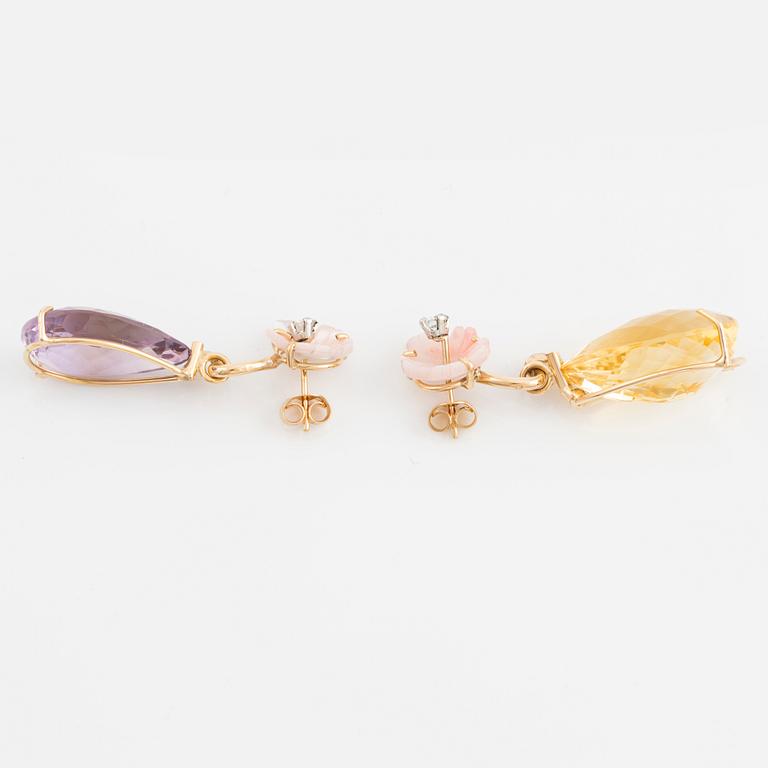 Earrings with drop-shaped checker-cut citrine and drop-shaped amethyst.