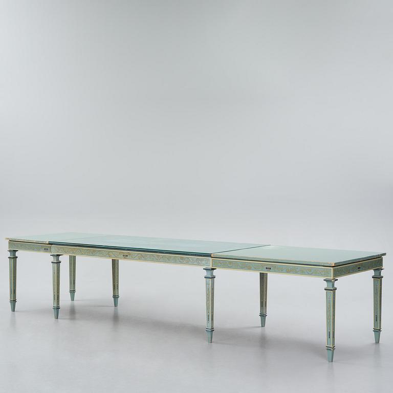 Carl Malmsten, a grand Swedish Grace dining table, cabinetmaker Albin Johansson, Stockholm, for Villa Kvikkjokk, 1927.