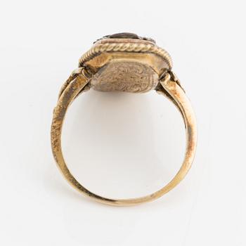 Ring, gold, blue enamel and flower urn with rose-cut diamonds.