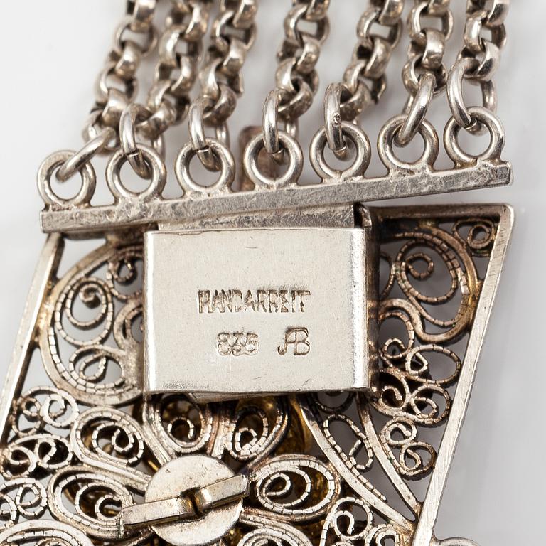A silver necklace.