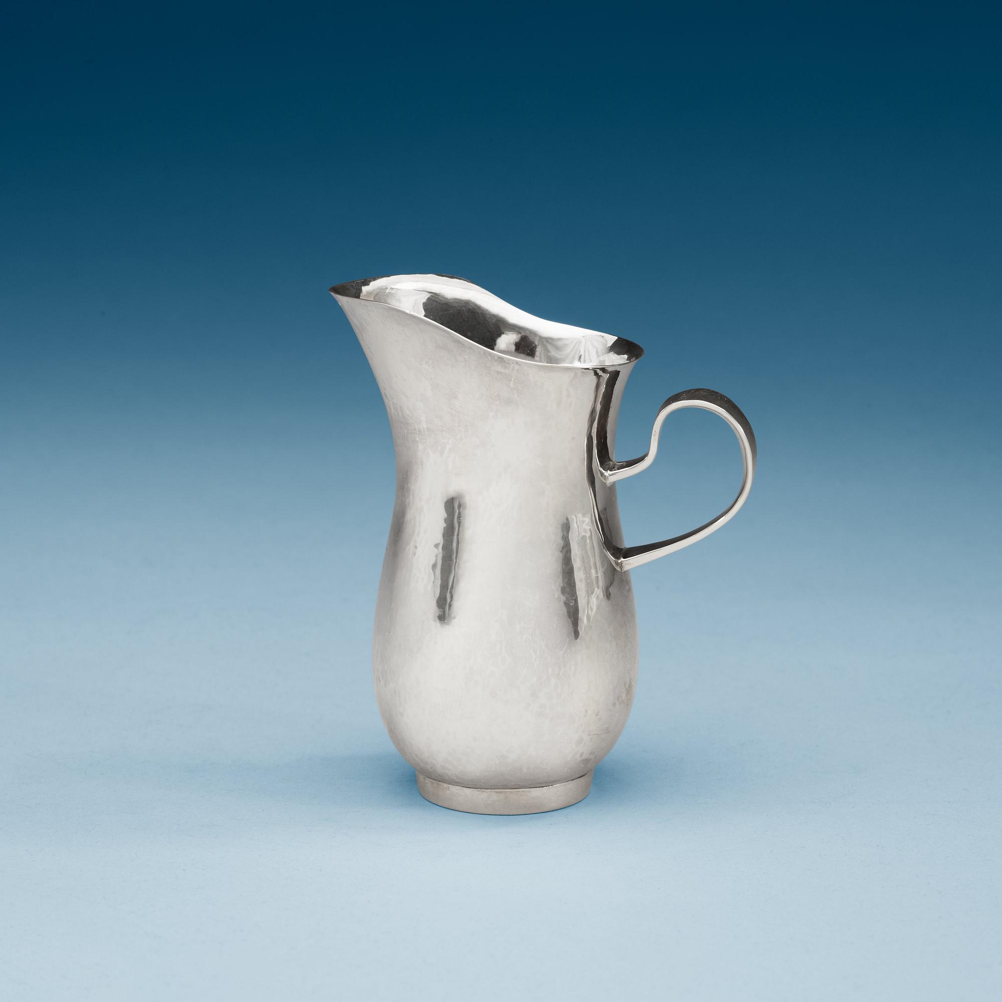 A Sigurd Persson silver jug, Stockholm 1949.