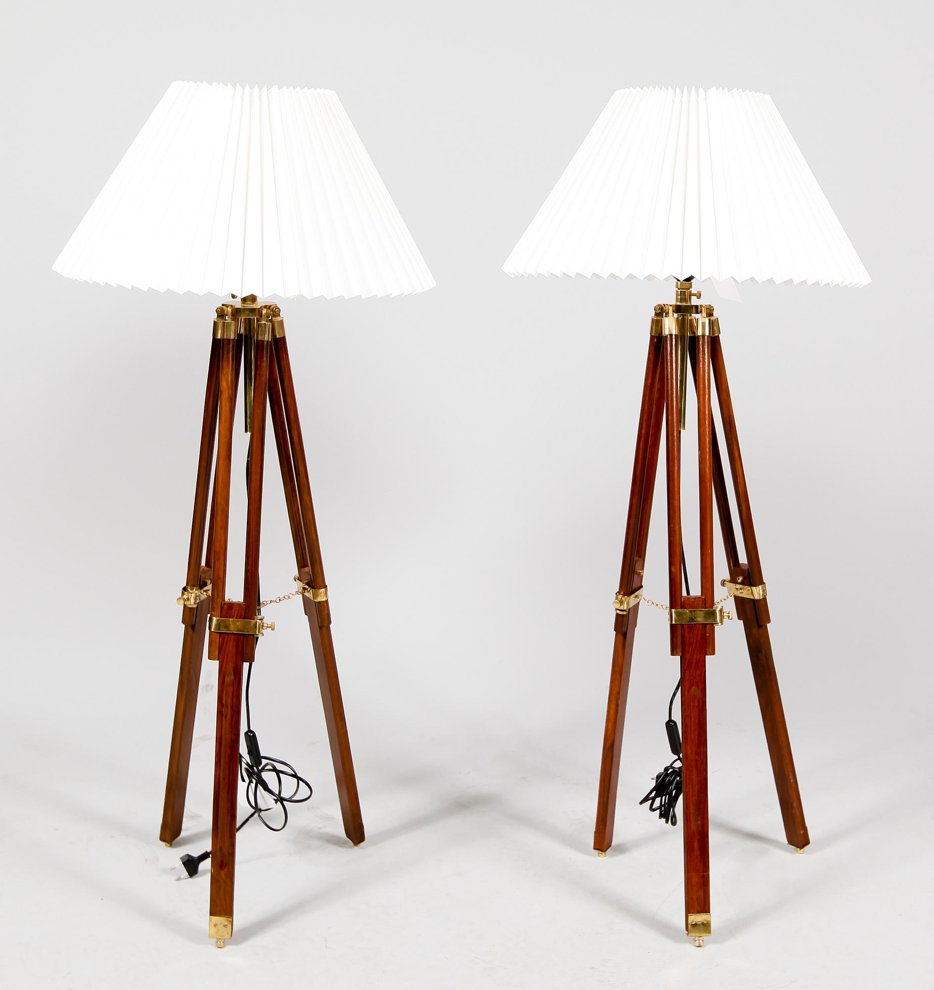 BORDS-/GOLVLAMPOR, 1 par, nautisk stil.