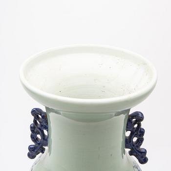 Vases, 2 pcs, China, 19th century.