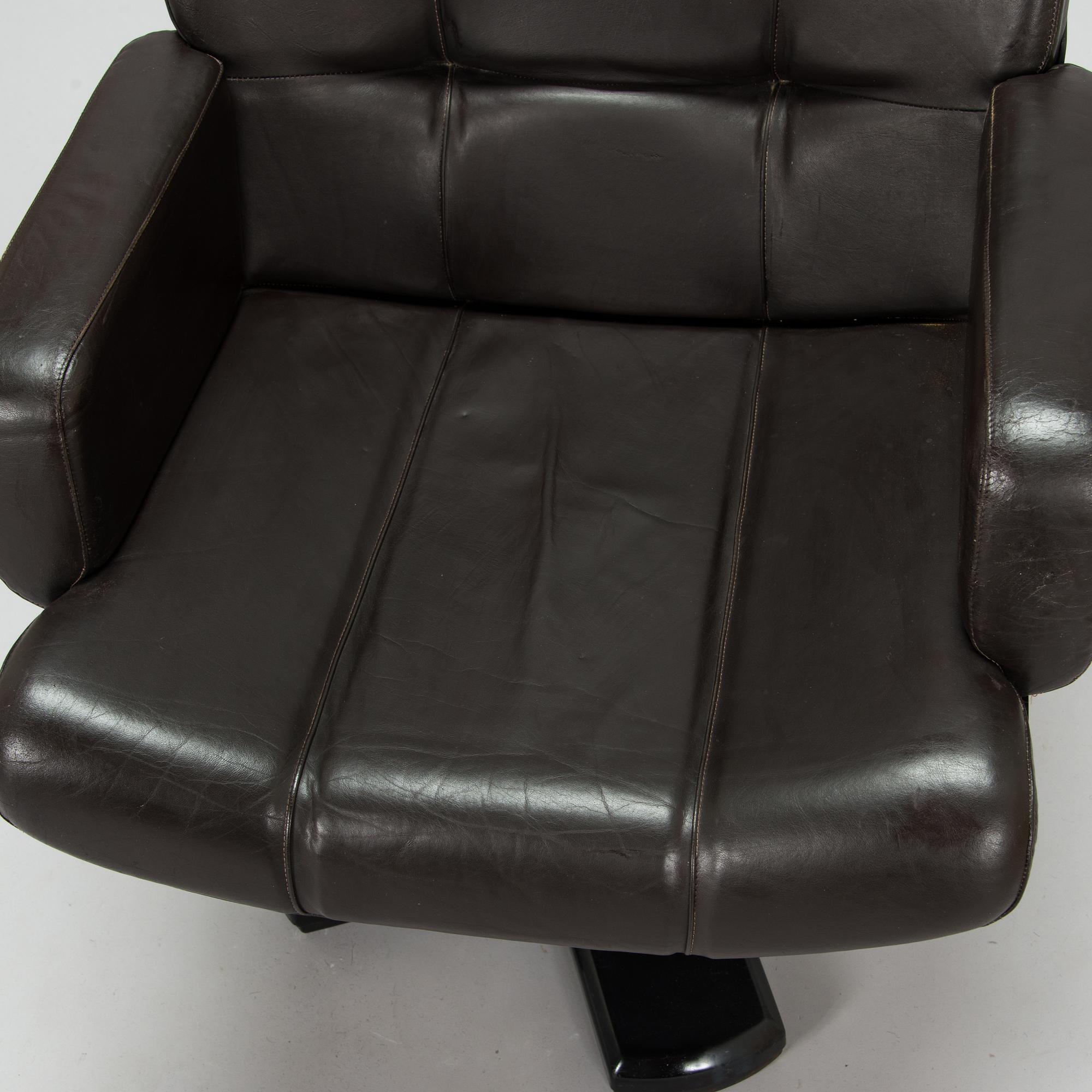 Kari-Pekka Valorinta, a  1960's 'Nautilus' armchairs for Isku.