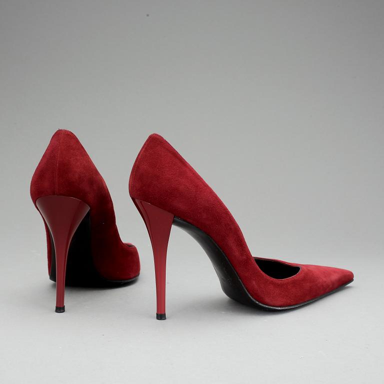 SKOR, ett par pumps, Stuart Weitzman.