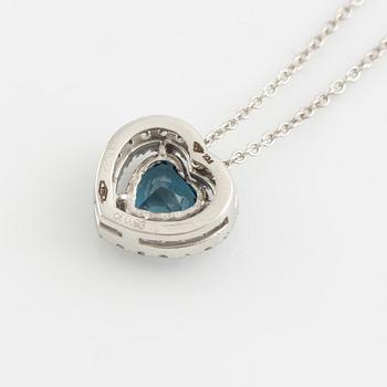 Collier med hjärtformad blå topas och briljantslipade diamanter.