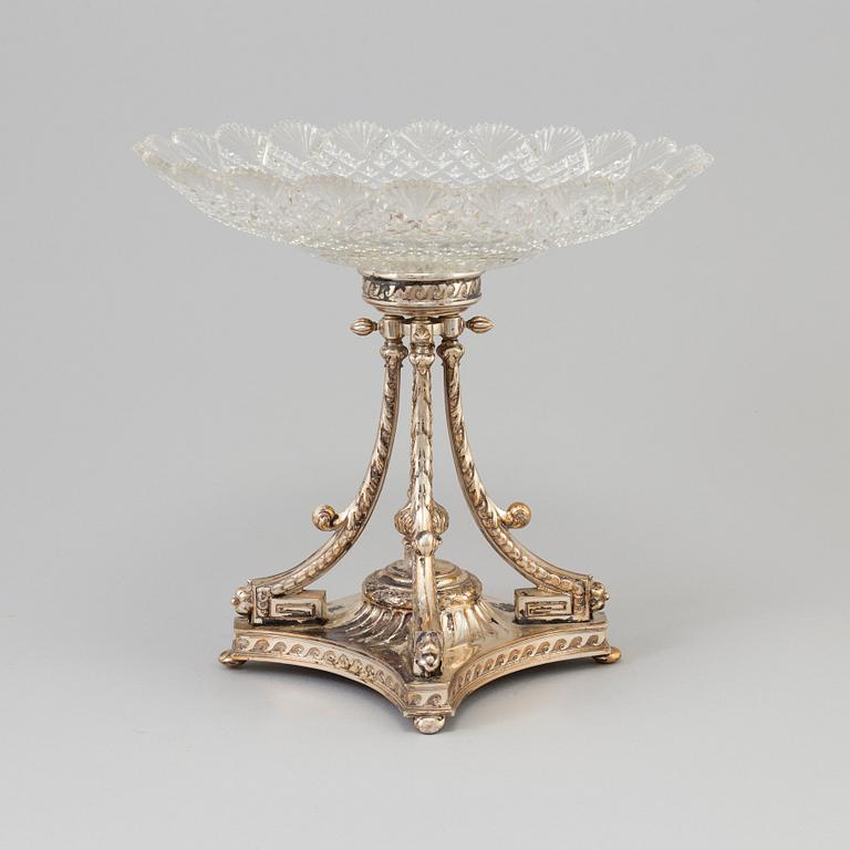 A SILVER AND GLASS PLATE ON STAND, C G Hallberg, Stockholm 1895. Silver weight ca 600 g.
