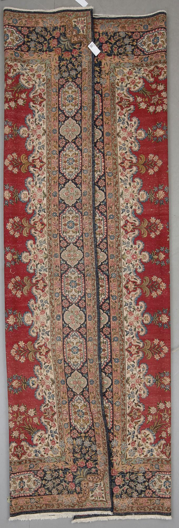 MATTA, semiantik, Kirman, ca 372x269 cm.