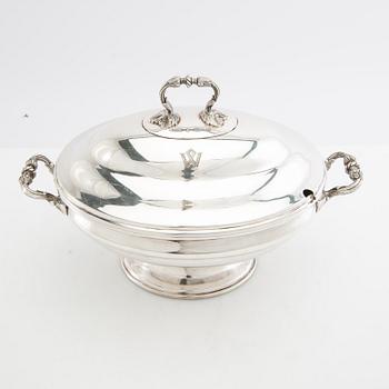 Tureen with lid Louis XV style England silver plate early 20th century.