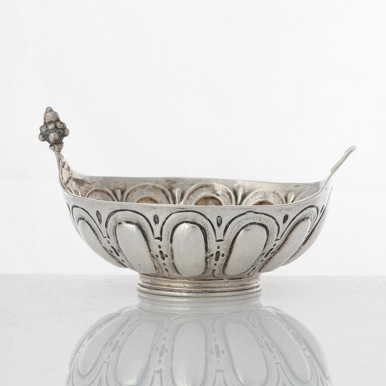 A Swedish 18th century silver brandy-bowl, mark of Peter Pemmer, Sala (1716-1725).