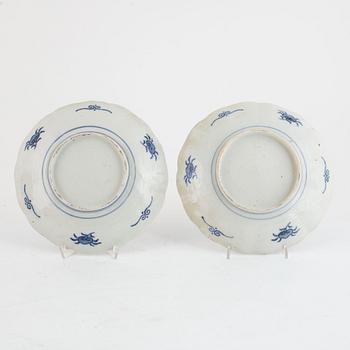 A group of two Japanese imari porcelain bowls and four dishes, Meiji period (1868-1912), part Kutani.