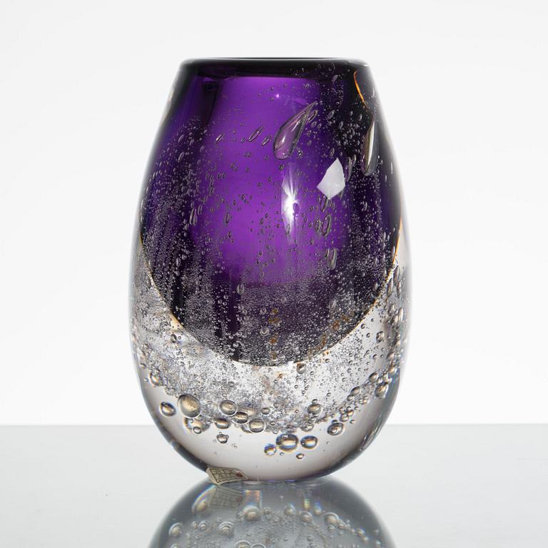VAS, glas, Hanne Dreutler o Arthur Zirnsack, Studio Åhus, signerad o daterad 1988.